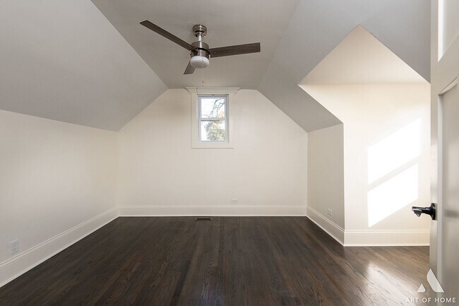 Building Photo - 4912 S Lamon Ave