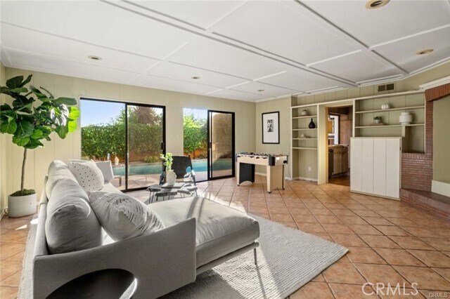 Building Photo - 557 Blumont St