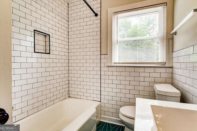 Building Photo - 210 Bryan St