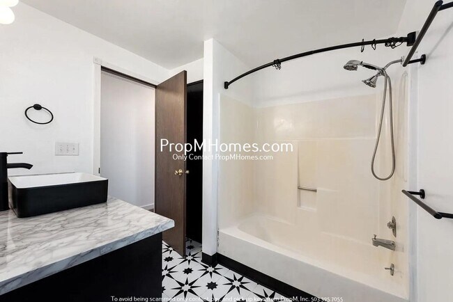 Building Photo - Updated Two Bedroom Home in Lafayette!
