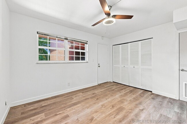 Building Photo - 640 Tennis Club Dr