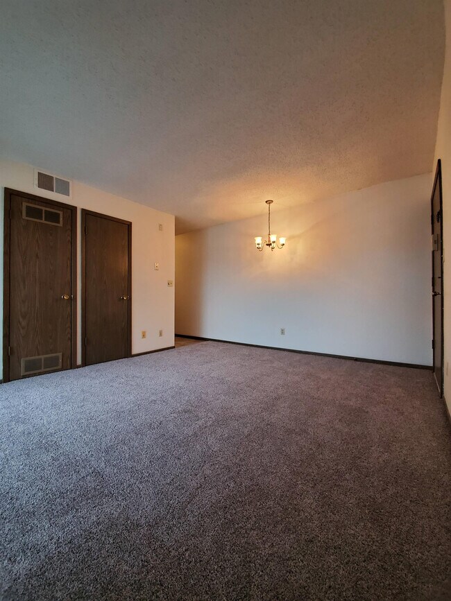 Building Photo - 941 Emmons St