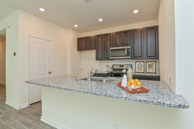 Building Photo - 27638 Mesabe Dr
