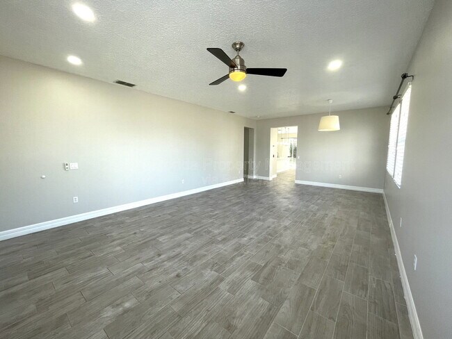 Building Photo - 4032 Meadowlark Dr