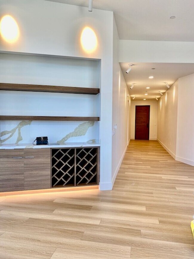 Building Photo - Enjoy The Coastal Carlsbad Village Lifestyle