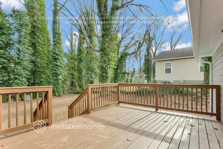 Building Photo - 212 Glenrose Cir SW