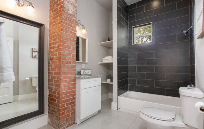 Building Photo - Historical Victorian Farmhouse minutes fro...