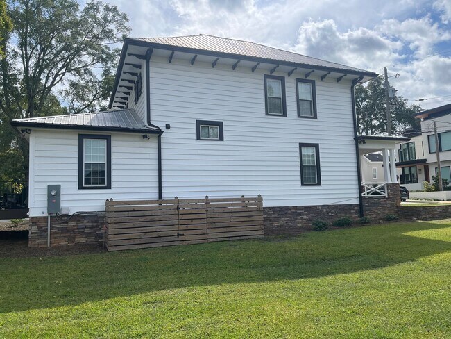 Building Photo - Gorgeous Brand New 3/2 Move In Ready Now!