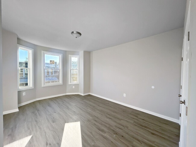 Building Photo - 1572 Carswell St