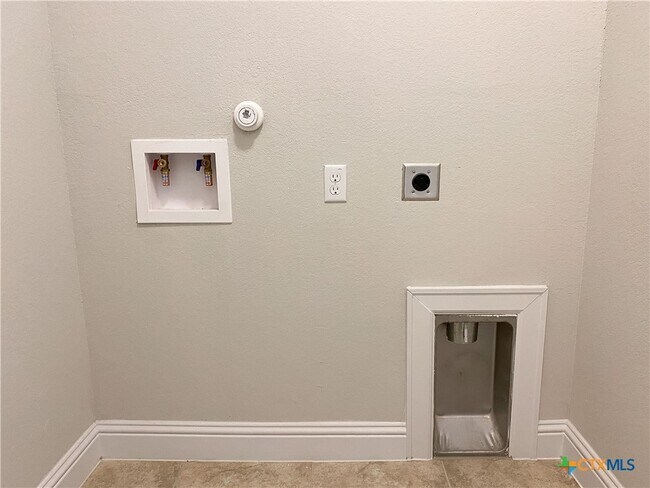 Building Photo - 130 Hidden Branch Cv