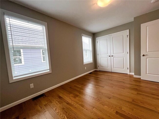 Building Photo - 578 Elm St