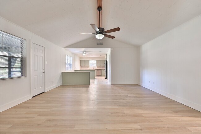 Building Photo - 606 Venice St