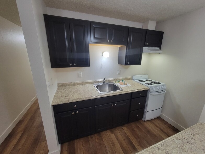 Building Photo - 2405 NW Irving St