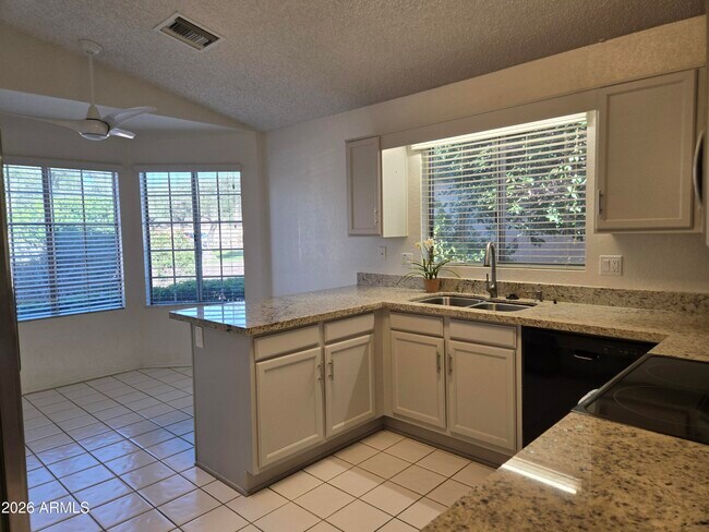 Building Photo - 3033 E Siesta Ln