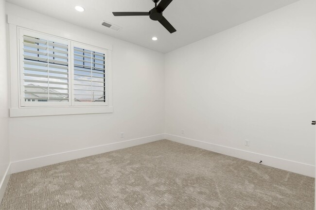 Building Photo - Beautiful 5 bed | 4 Bath | 3 Car Garage