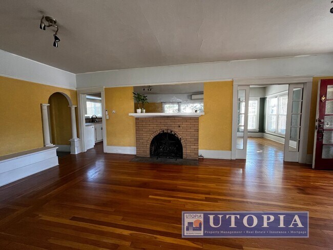Building Photo - Charming 3 bedroom, 2 bathroom home in the...