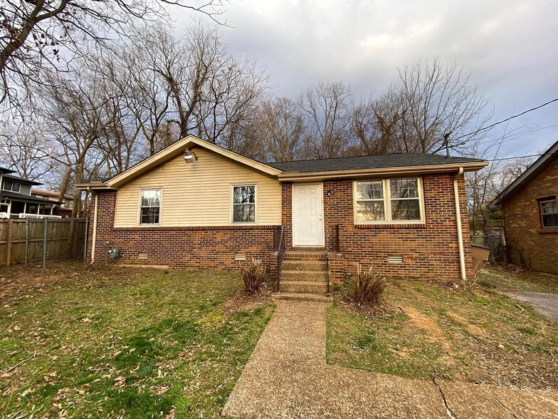 Primary Photo - 2408 Vaulx Ln