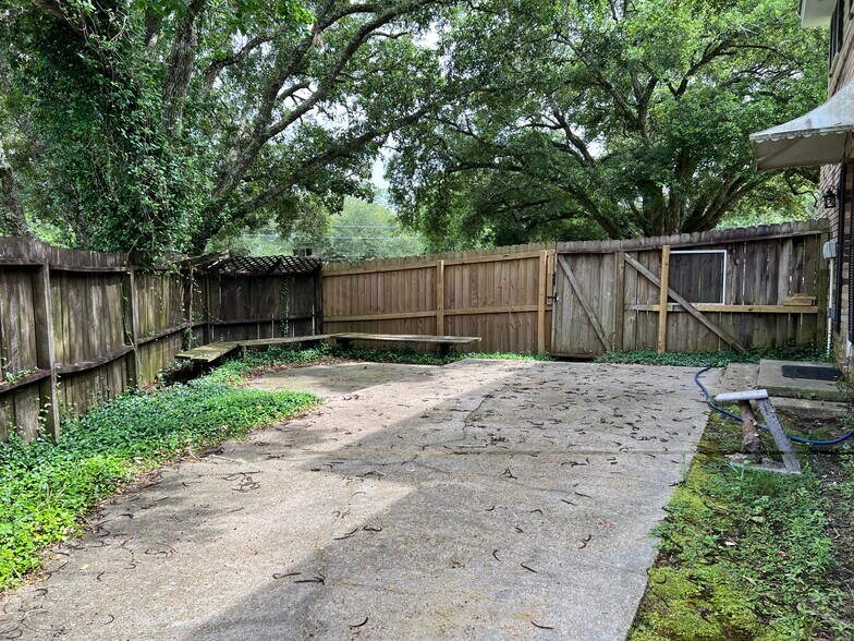 Building Photo - 27 Bayou View Dr