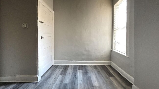 Building Photo - Quaint Two Bedroom Home in Overbrook with NEW Floors and Kitchen!