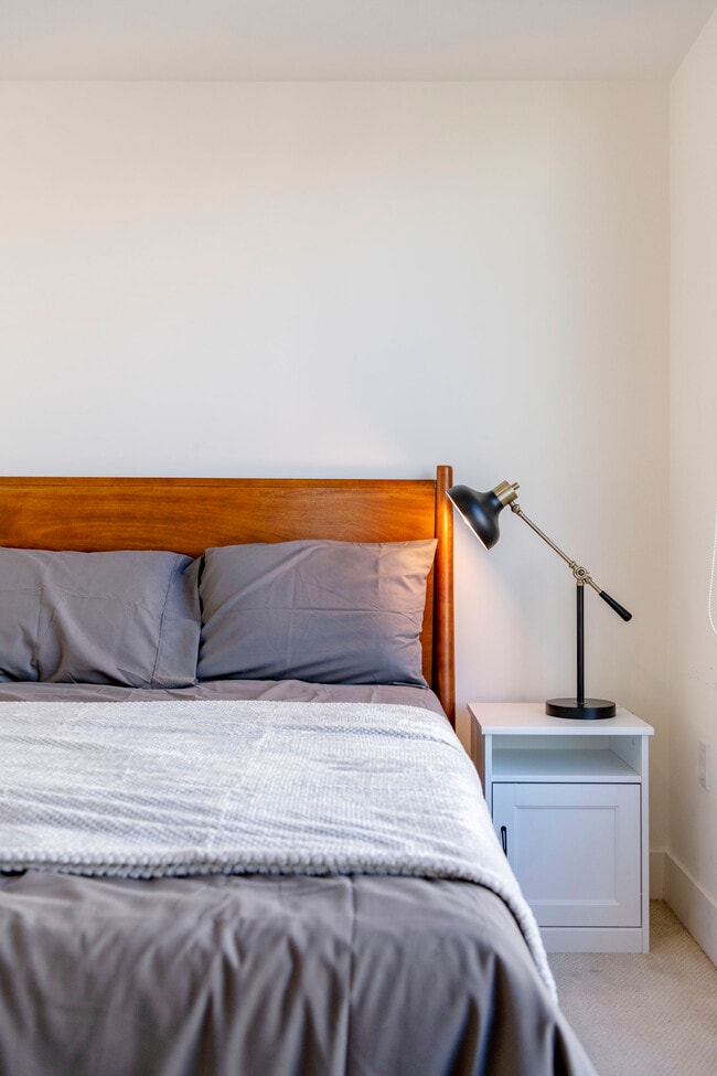 Building Photo - 719 Larkin St