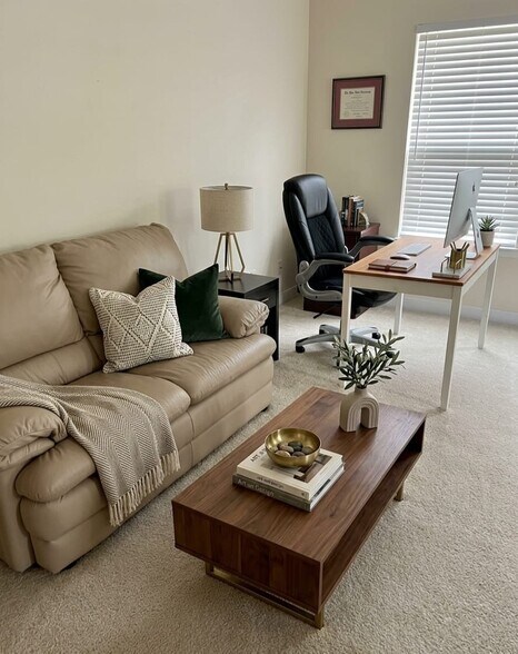 Building Photo - 4720 Twin Hickory Lake Dr