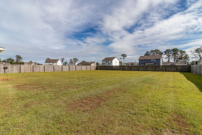 Building Photo - 208 Weeping Willow Dr