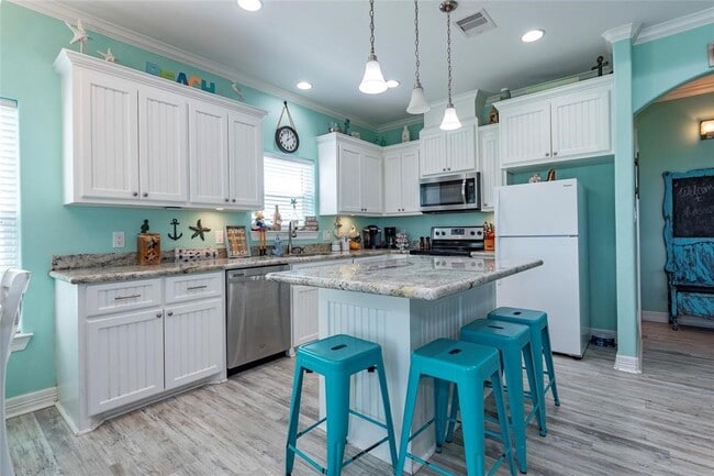 Building Photo - 987 Surf Rd