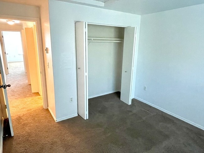 Building Photo - St. Johns Neighborhood Rowhouse with Detached Garage, Private Back Patio