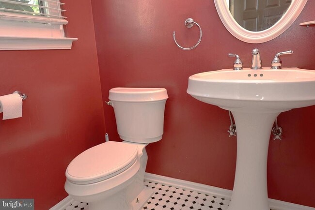 Building Photo - 72 5 Crown Royal Cir