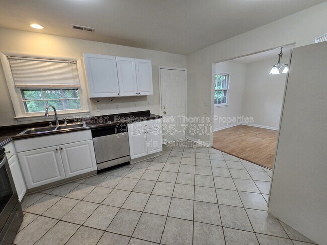 Building Photo - 119 Monterey Ln