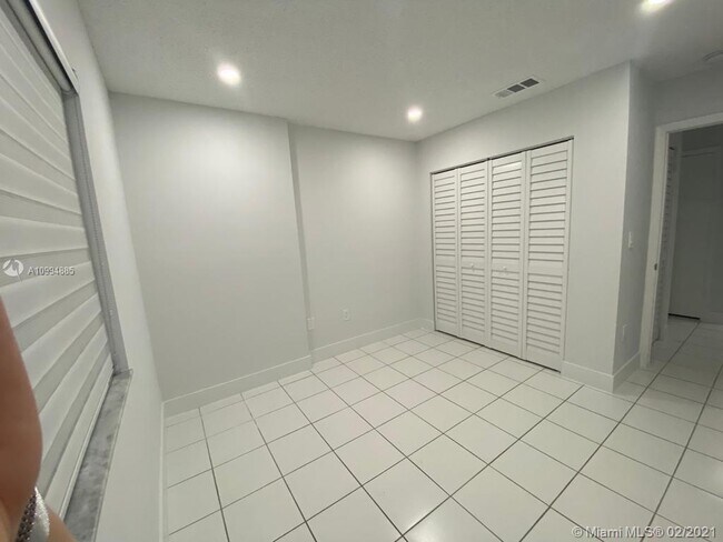 Building Photo - 312 NW 114th Ave