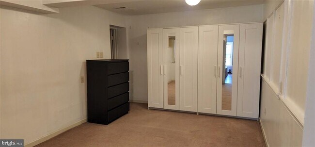 Building Photo - 736 Ridge Dr