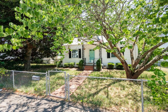 Building Photo - Quaint 2 Bedroom 1 Bath Home in Henrico!!