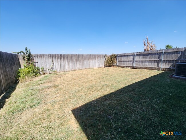 Building Photo - 1115 Creekside Orchard