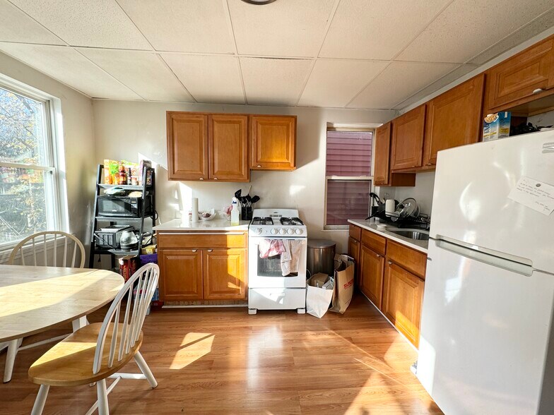 Building Photo - 1572 Tremont St