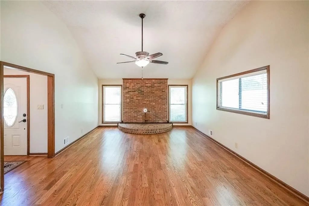 Building Photo - Room in Single Family Home on Azalea Dr