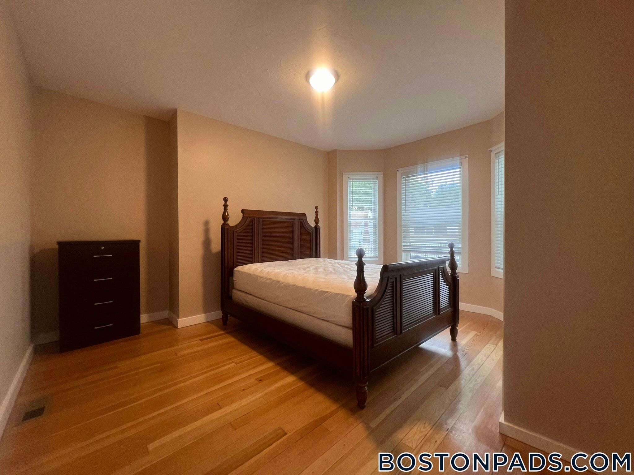 Building Photo - 816 River St