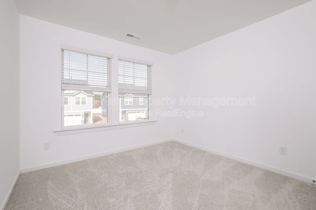 Building Photo - 265 Sweetbay Tree Dr