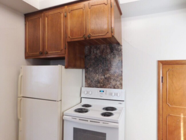 Building Photo - Spacious 3 bedroom/1 bath home in El Dorado!