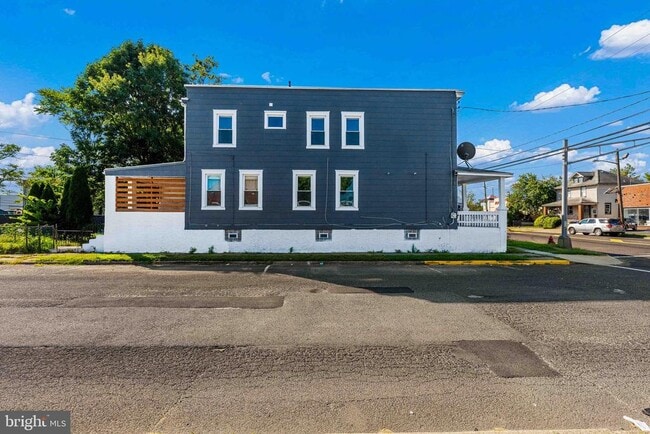 Building Photo - 601 High St