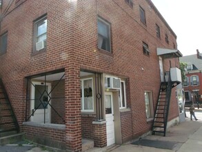 Building Photo - 102 N Spring St