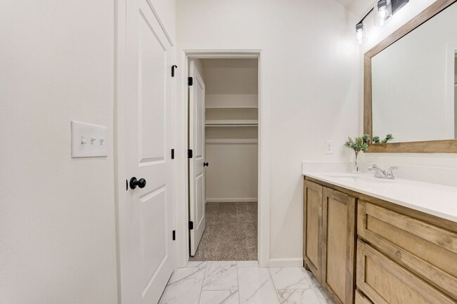 Building Photo - Brand New Home In Noble!