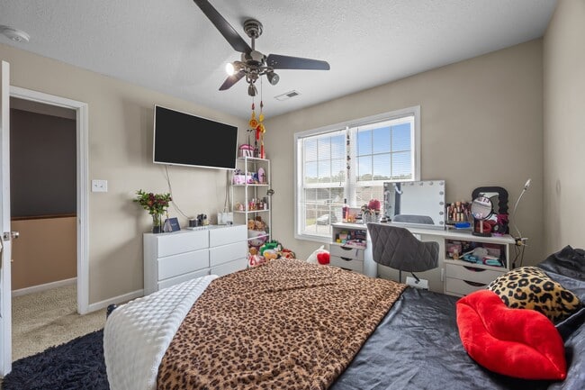 Building Photo - 841 Dynasty Dr