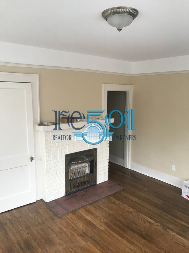 Building Photo - 1305 Kavanaugh Blvd