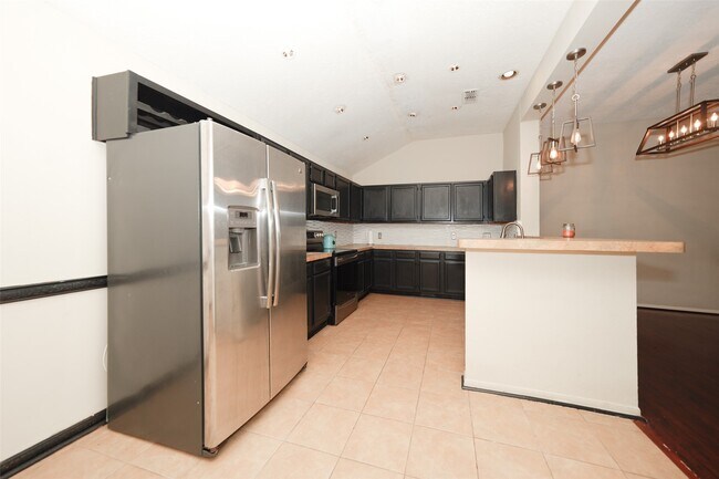 Building Photo - 13563 Catalina Village Dr