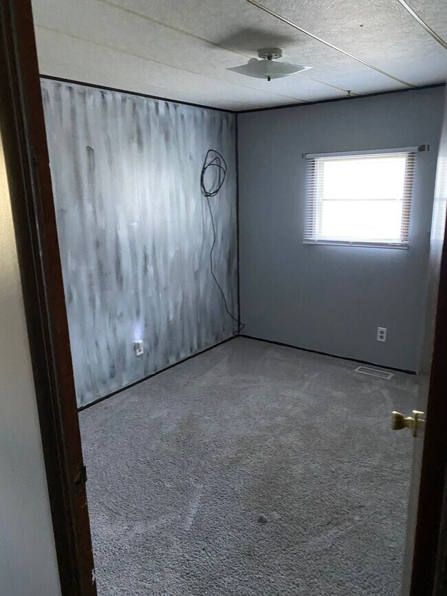 Building Photo - 16945 Rooster Ln