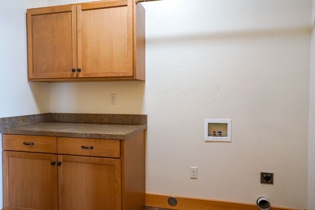 Building Photo - One Month's Free Rent