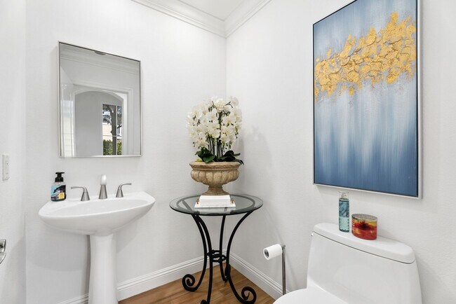 Building Photo - Luxury Living in San Clemente – 5 Bed, 3.5...
