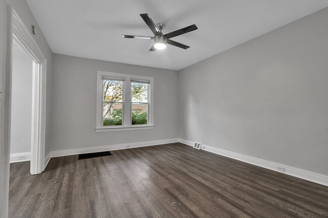 Building Photo - 105 Mariner St