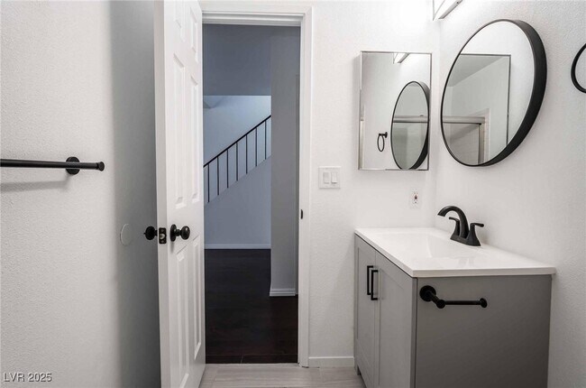 Building Photo - 1133 Willow Tree Dr